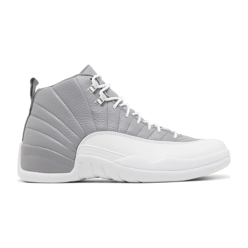 Tenis Jordan 12 Stealth